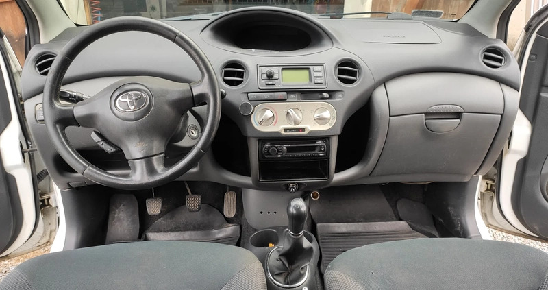 Toyota Yaris cena 5700 przebieg: 410000, rok produkcji 2004 z Bartoszyce małe 56